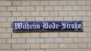 Altes Straßenschild in der Wilhelm-Bode-Straße