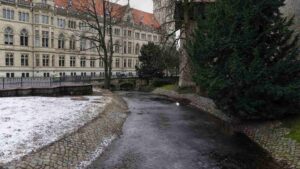 zugefrorener Burggraben ( (Januar 2024)