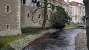 zugefrorener Burggraben ( (Januar 2024)