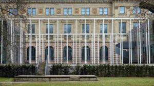 Anbau am Herzog-Anton-Ulirch-Museum verstellt den Blick auf die schöne Fassade der Rückseite