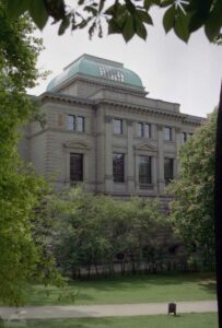 Rückseite des Herzog-Anton-Ulrich-Museums vor Bau des Anbaus (Mai 2001)