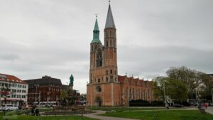 Nach Fällung der Bäume auf dem Hagenmarkt freier Blick auf St. Katharinen