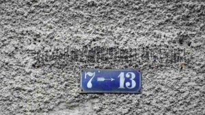 geklautes altes Emaille-Straßenschild in der Karl-Marx-Straße