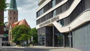 Blick auf St. Petri und den Sitz der Braunschweiger Zeitung (Hinter Brüdern)
