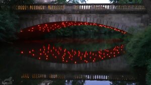Lichtparcours 2024 - Evokation in Rot (Dauerinstallation)