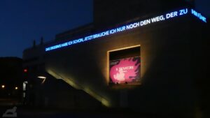 Zitat von C.F. Gauß am kleinen Haus: Das Ergebnis habe ich schon, jetzt brauche ich nur noch den Weg, der zu ihm führt