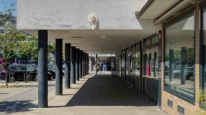 Ein unbekannter Künstler verziert Braunschweig regelmäßig mit Styropor-Spiegeleiern - hier am Steinweg