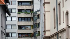 Rückfront Wohnblock am Rebenring