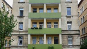 Göttingstraße - nicht ganz stilechter Anbaubalkon an Altbau