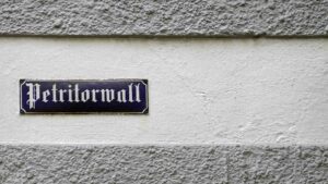 Altes Emaille-Staßenschild am Petritorwall