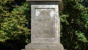 Inschrift am Olfermann-Denkmal am Nußberg