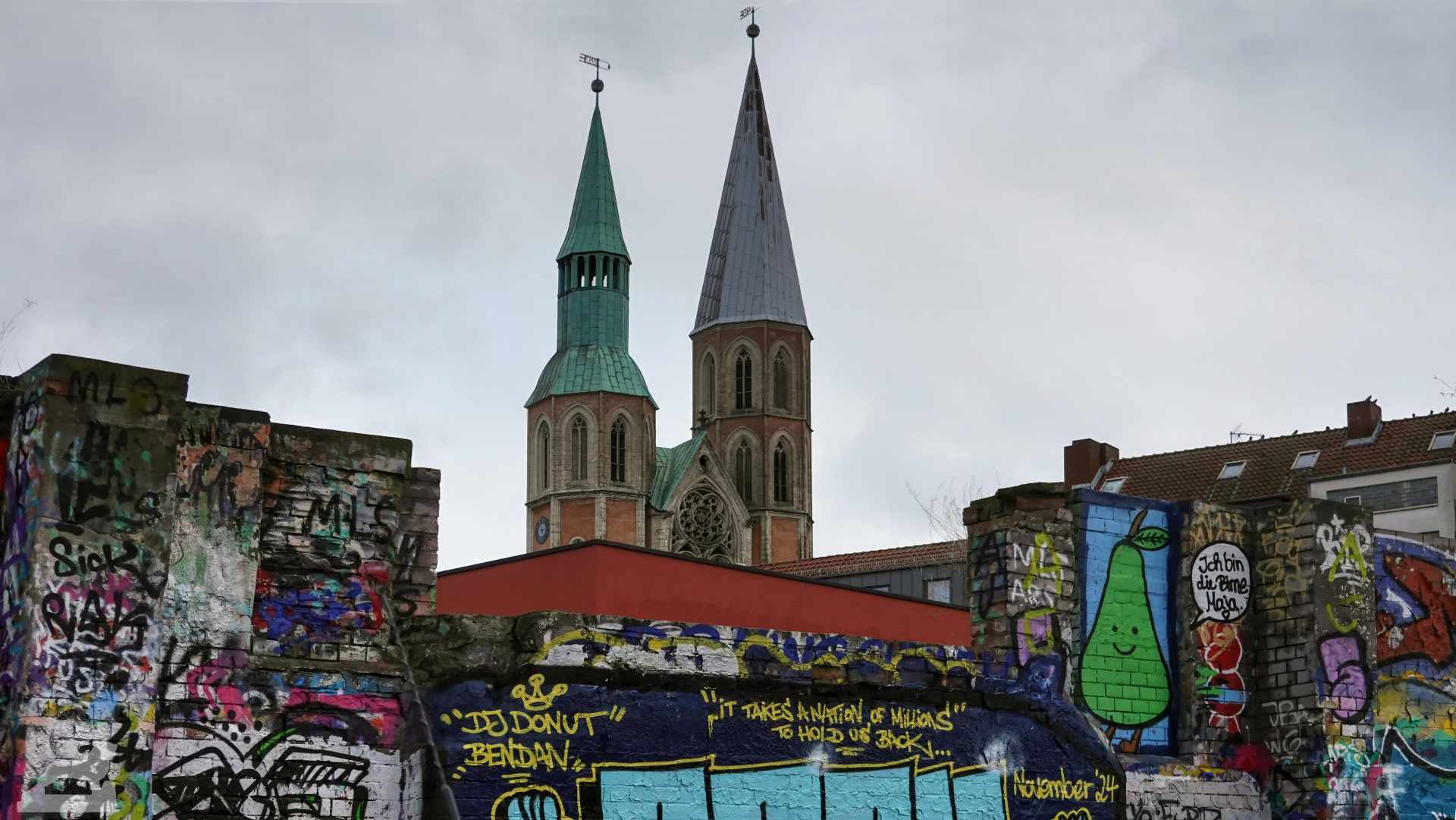 Grafitti in der ehemaligen Markthalle vor St. Katharinen