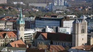 Rathaus-Altbau und Dom, im Hintergrund ehemaliges Galeria-Kaufhaus
