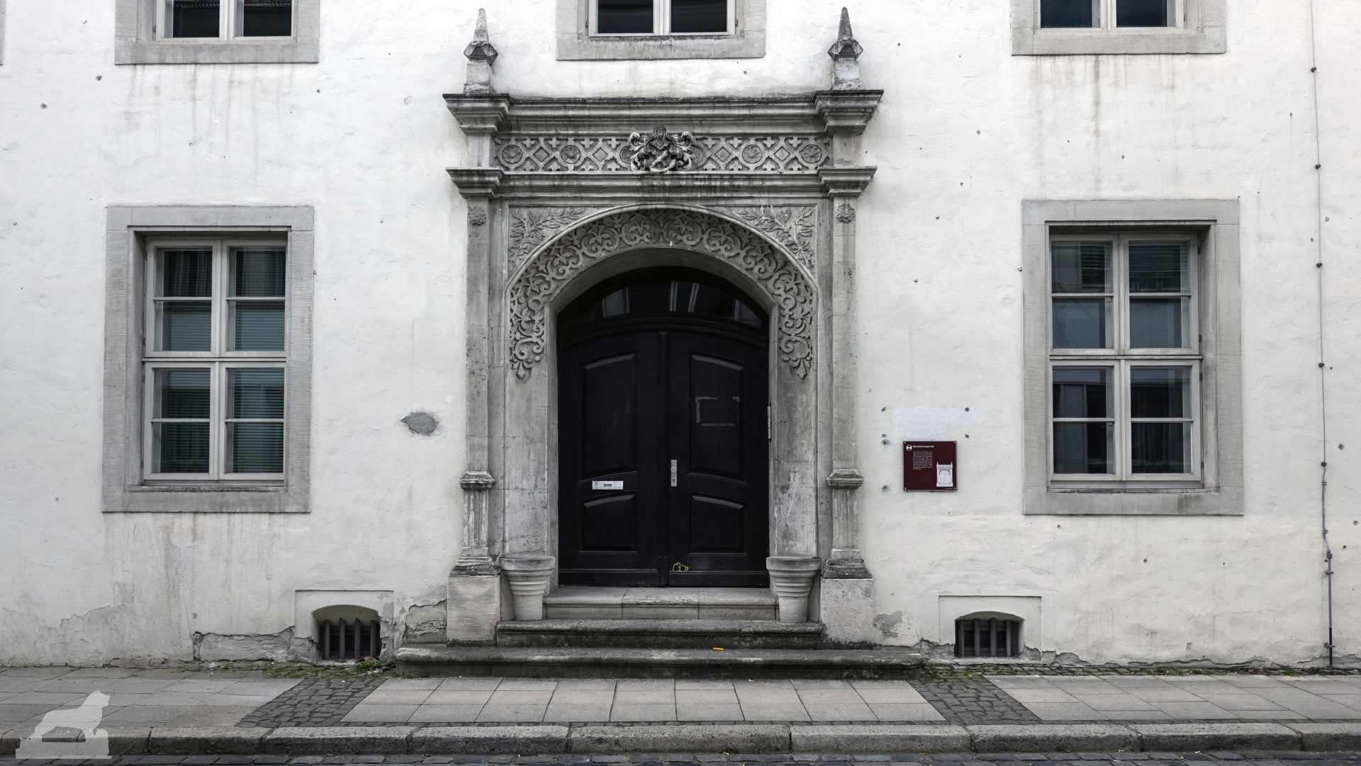 Renaissanceportal in der Turnierstraße. Zunächst war das zugehörige Gebäude ein Wohnhaus, 1906 wurde es zu einer Kaffeerösterei umgebaut, heute ist es ein Bürogebäude