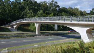 Wolfsburg ♦ Fußgängerbrücke Detmerode