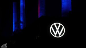 Illumination der Schornsteine des VW-Kraftswerks anläßlich des 25. Jubiläums der Autostadt