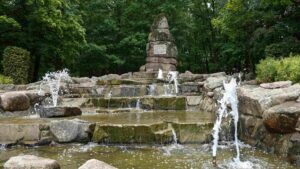 Wasserfallkaskade am Prinz-Albrecht-Denkmal