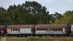 Grafitti auf Waggons an der Hansestraße