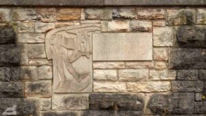 Eulenspiegelrelief am Triangel