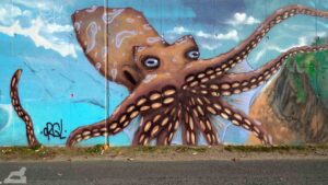 Grafitti an der Mauer der Heizkraftwerk Mitte