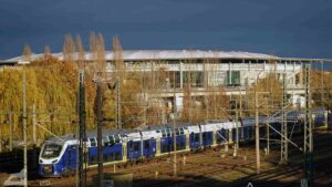 Wolfsburg ♦ Zug vor Volkswagen-Arena