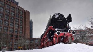 Dampflok 01 1063 am Willy-Brandt-Platz (Nähe Hauptbahnhof)