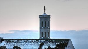 ehemaliger Wasserturm im Bürgerpark mit Türmer-Skulptur