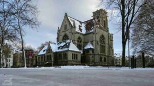 vereiste Straße an der Paulikirche