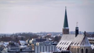 Blick vom Rathausturm auf St. Ulrici-Brüdern. Der Turm gehört zu St. Petri