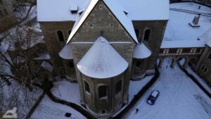 Blick vom Rathausturm auf die Apsis des Doms