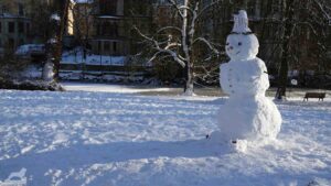 Schneemann im Theaterpark