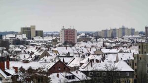 Dächer der Nordstadt mit Hochhäusern der Weststadt im Hintergrund