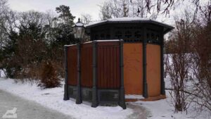 Historisches Pissoir am Theater