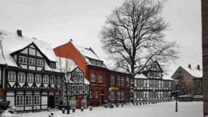 Hinter der Magnikirche