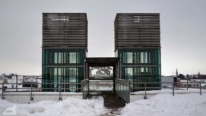 Fahrstuhlgehäuse des Karstadt-Parkhaus