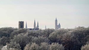 Blick vom Nußberg auf die Türme der Stadt (Rathaus, St. Petri, St. Katharinen, St. Andreas)