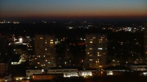 Kurt-Schumacher-Straße bei Nacht