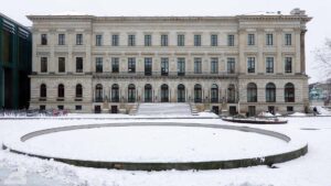 Ritterbrunnen und Nordflügel des Schloß