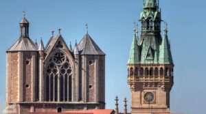 Dom und Turm des Rathaus-Altbaus