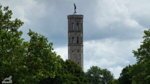 ehemaliger Wasserturm im Bürgerpark mit Türmer-Skulptur