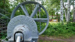 Alte Teigknetmaschine am Ringgleis... was auch immer die da zu suchen hat :-)