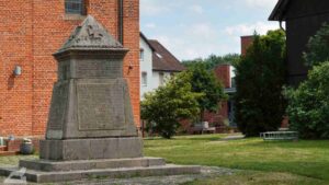 Weltkriegsdenkmal an der Pfarrkirche Johannes Baptista in Wenden