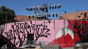 Bühne für Aufführung des Freischütz auf dem Burgplatz
