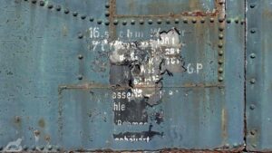 abblätternde Schrift an einem Waggon