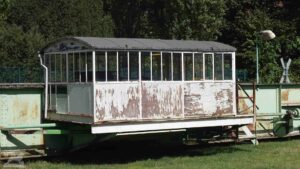 Wärtehaus an Brücke im Lokpark