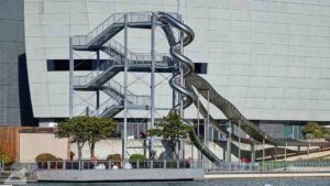 Autostadt - Rutsche vor dem Freiraum