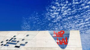 Schäfchenwolken über dem phaeno