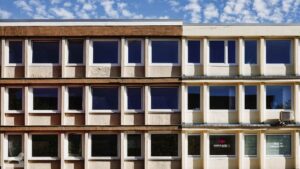 50er Jahre-Fassade in der Porschestraße