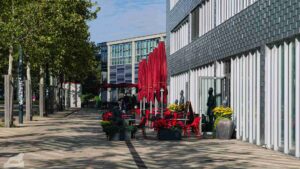 Weg zum Factory Outlet Center (FOC)