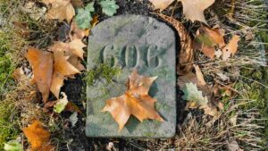 Grabstein auf dem Petrifriedhof